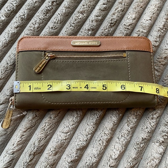 Michael Kors Wallet - Picture 3 of 6